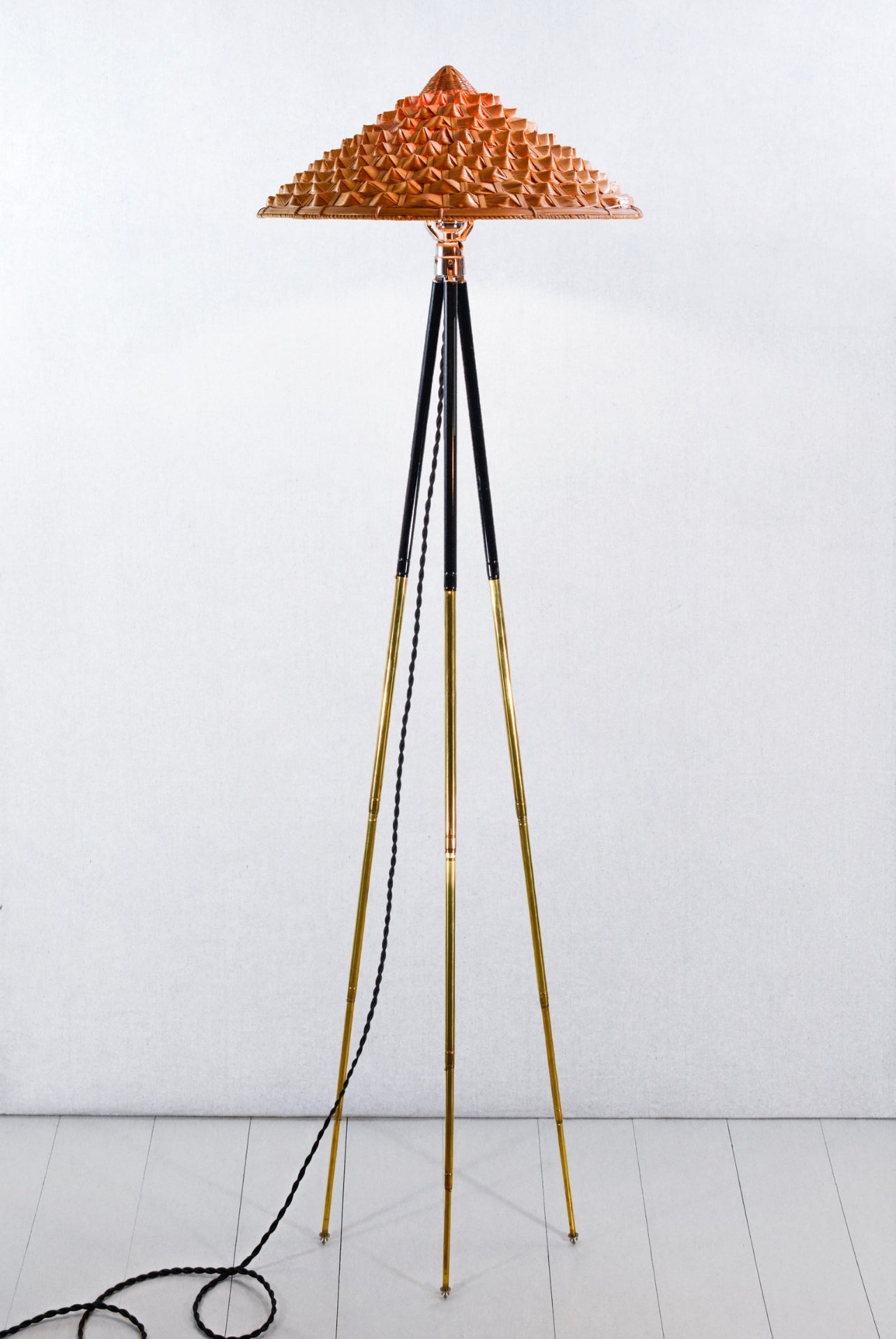 'Horst' Tripod Lamp in Two-Tone Brass with Oiled Woven Grass and Bamboo 'Pangolin' Shade — Model No. 006A - Tennant New York