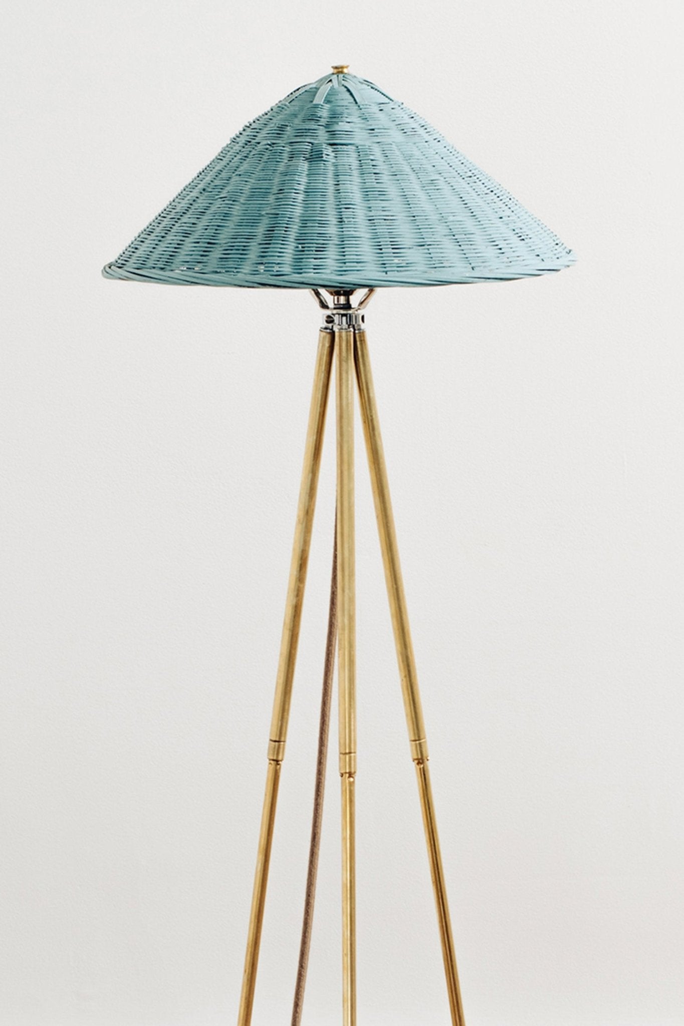 'Horst' Tripod Lamp in Brass with Hand-Painted Woven Rattan 'Cocteau' Shade — Model No. 010 - Tennant New York